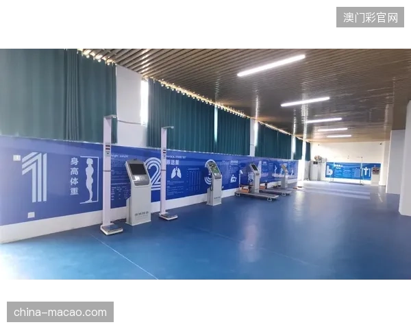 为何大型体育零售空间正普遍放弃单一仓储中心，转而部署本地化计算服务器？